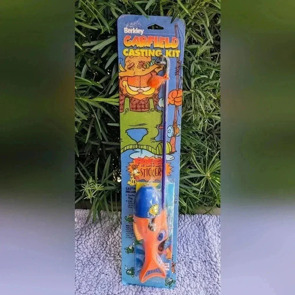 Berkley Garfield Casting Kit Kids Fishing Pole Toy Free Sticker New in Package - Picture 1 of 4